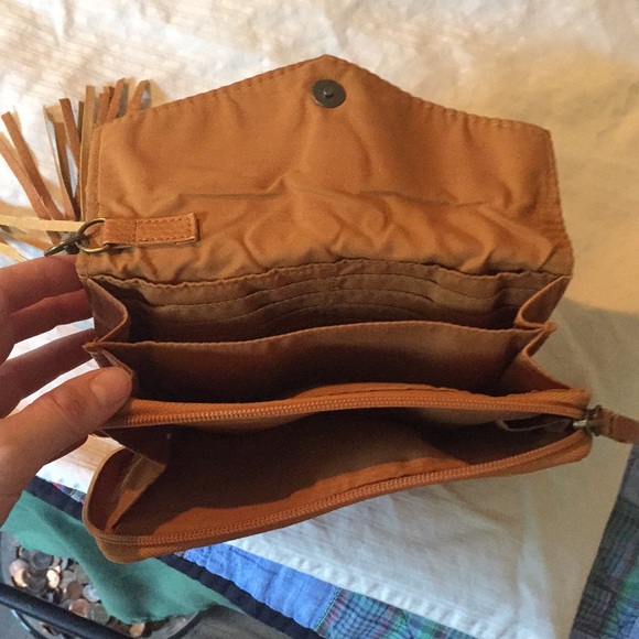 Camel ecoté PU leather clutch - Picture 4 of 6